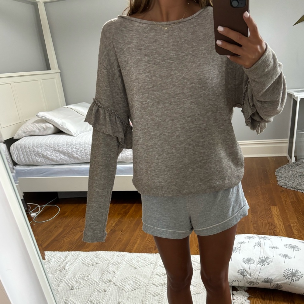Gray / brown long sleeve